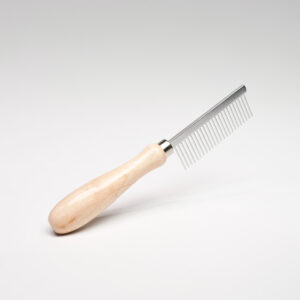 Grove kam met houten handvat